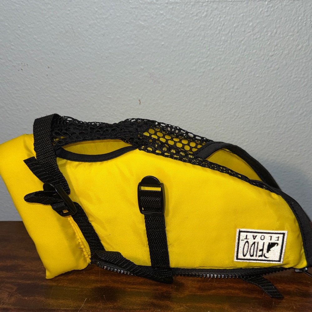 NWOT Fido Float Yellow Dog Life Jacket Safety Floating  Vest Zips Tiny Dogs